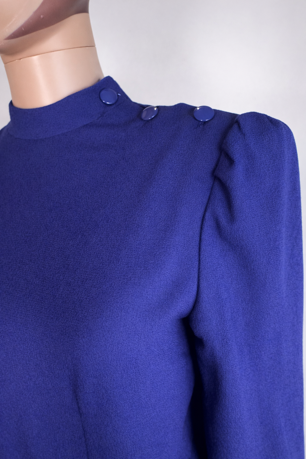 Robe authentique Nina Ricci Boutique en laine violette profonde vintage