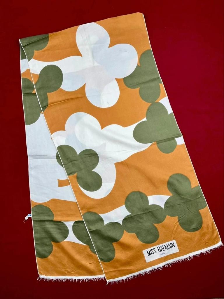 Foulard en soie Miss Balmain vintage