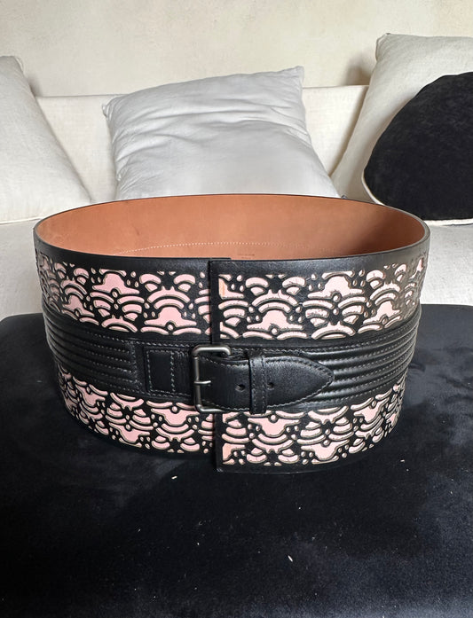 Wide leather belt in black and nude Alaïa Paris