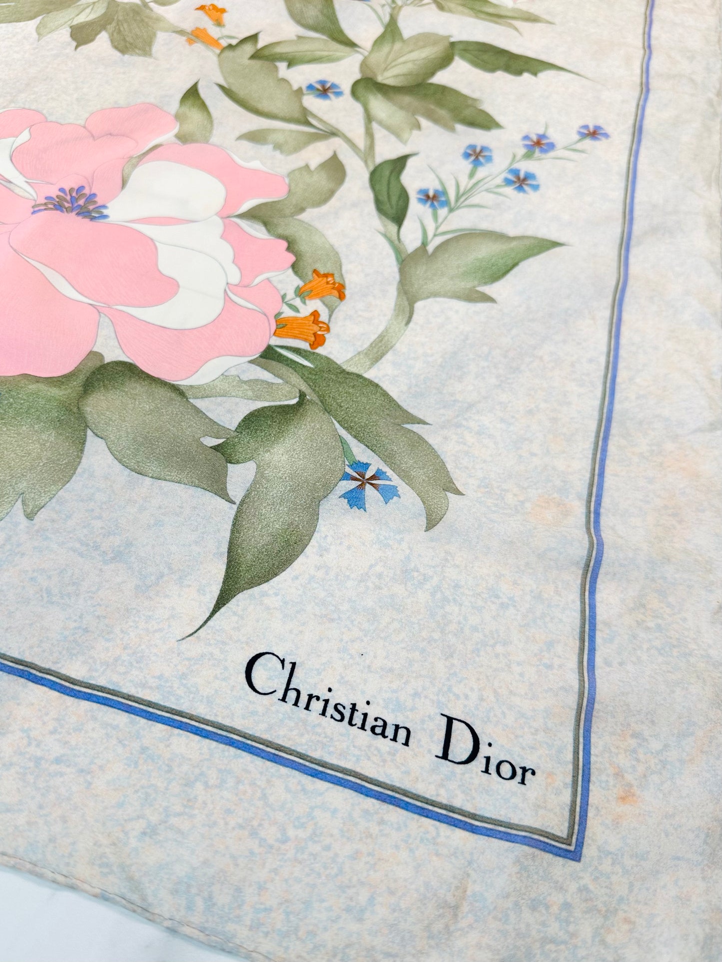 Carré Christian Dior en soie de crêpe motif floral vintage authentique