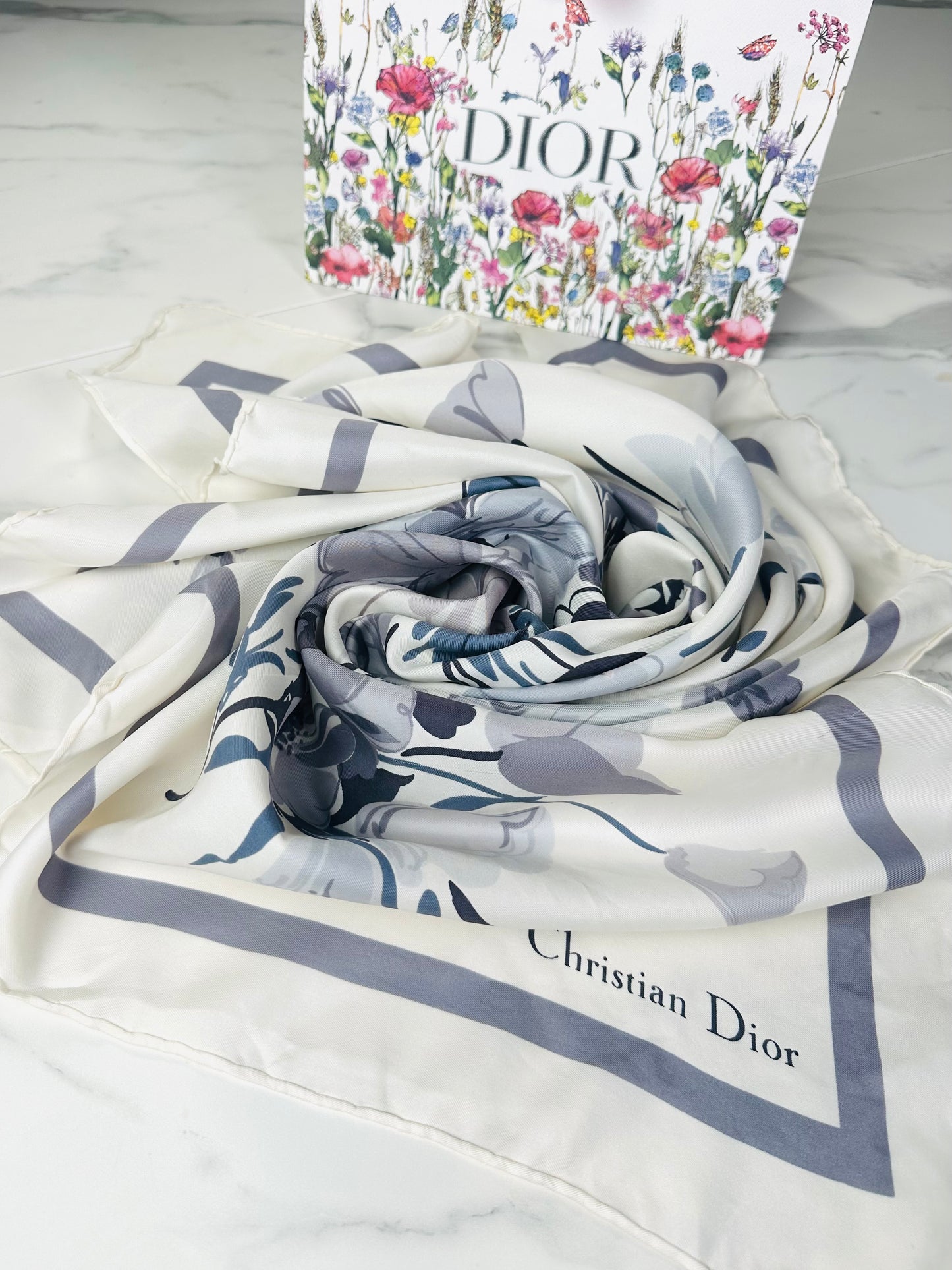 Carré en soie Christian Dior ivoire violette motif fleurs sauvages vintage authentique