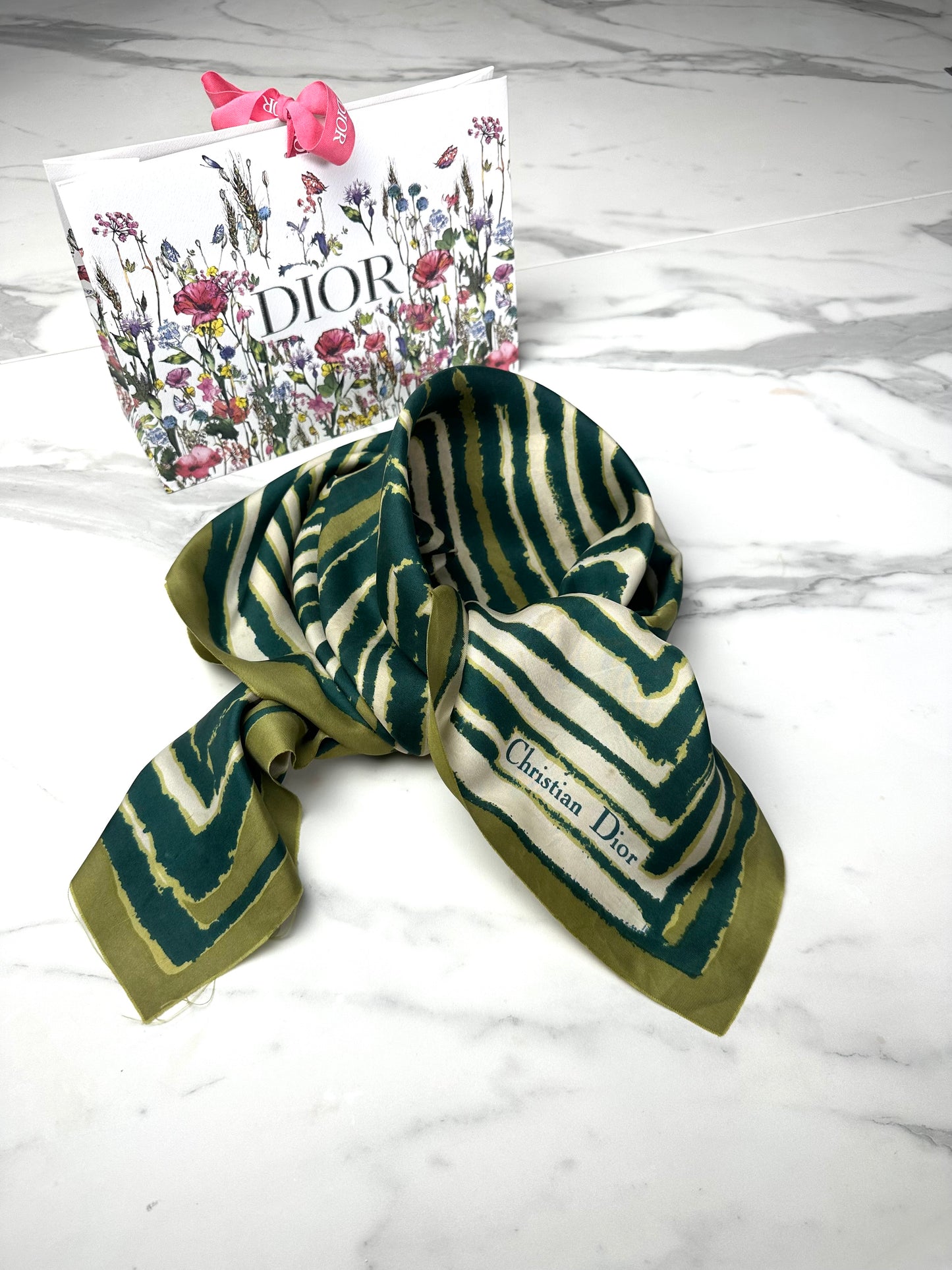 Carré en soie Christian Dior vert motif graphique spirale géométrique vintage authentique