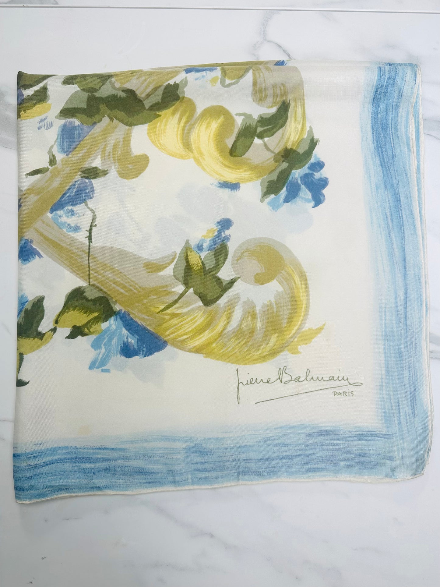 Carré en soie Pierre Balmain Paris au motif floral délicat vintage