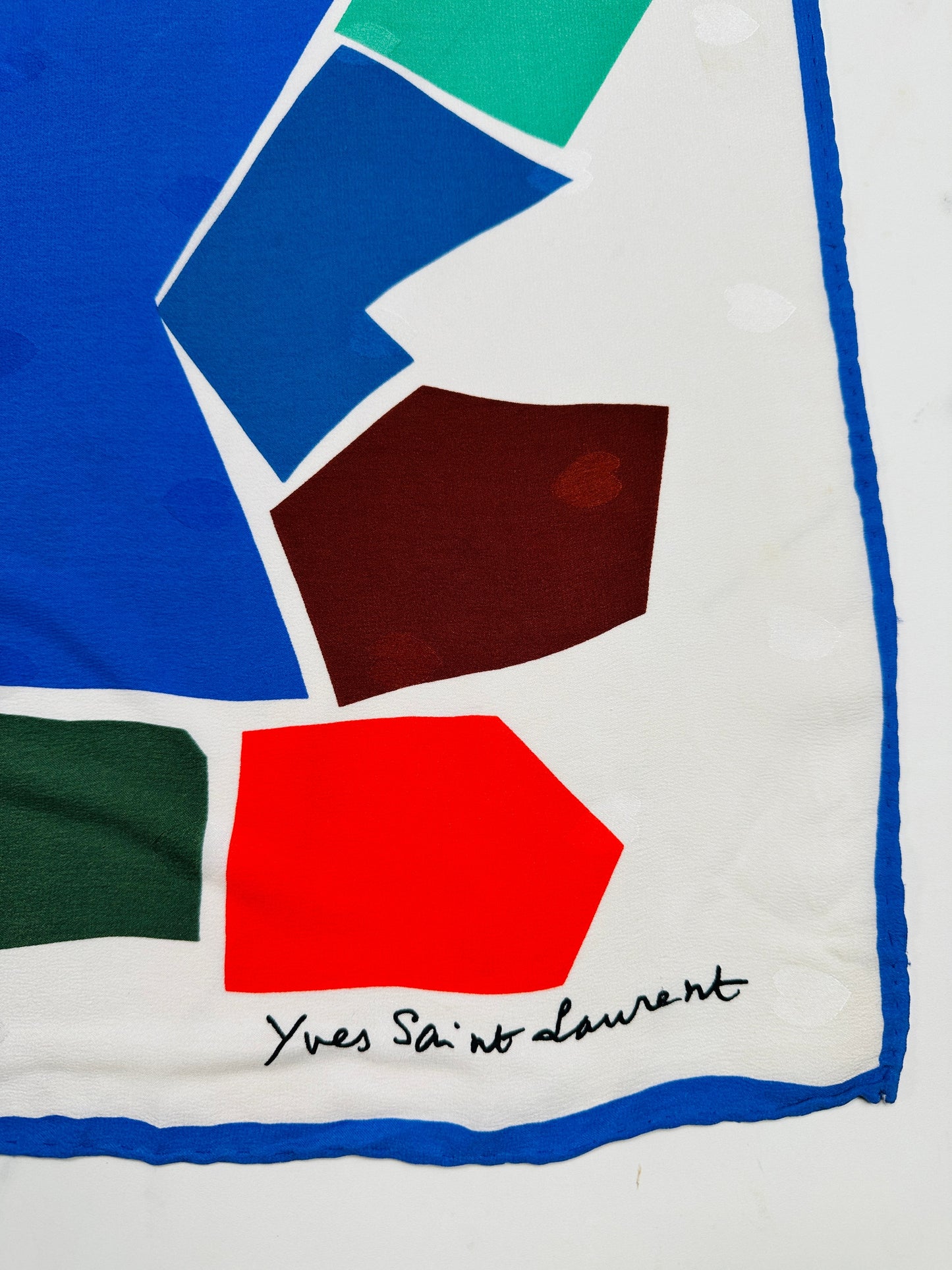Carré Yves Saint Laurent en soie bleu et blanc Love vintage authentique