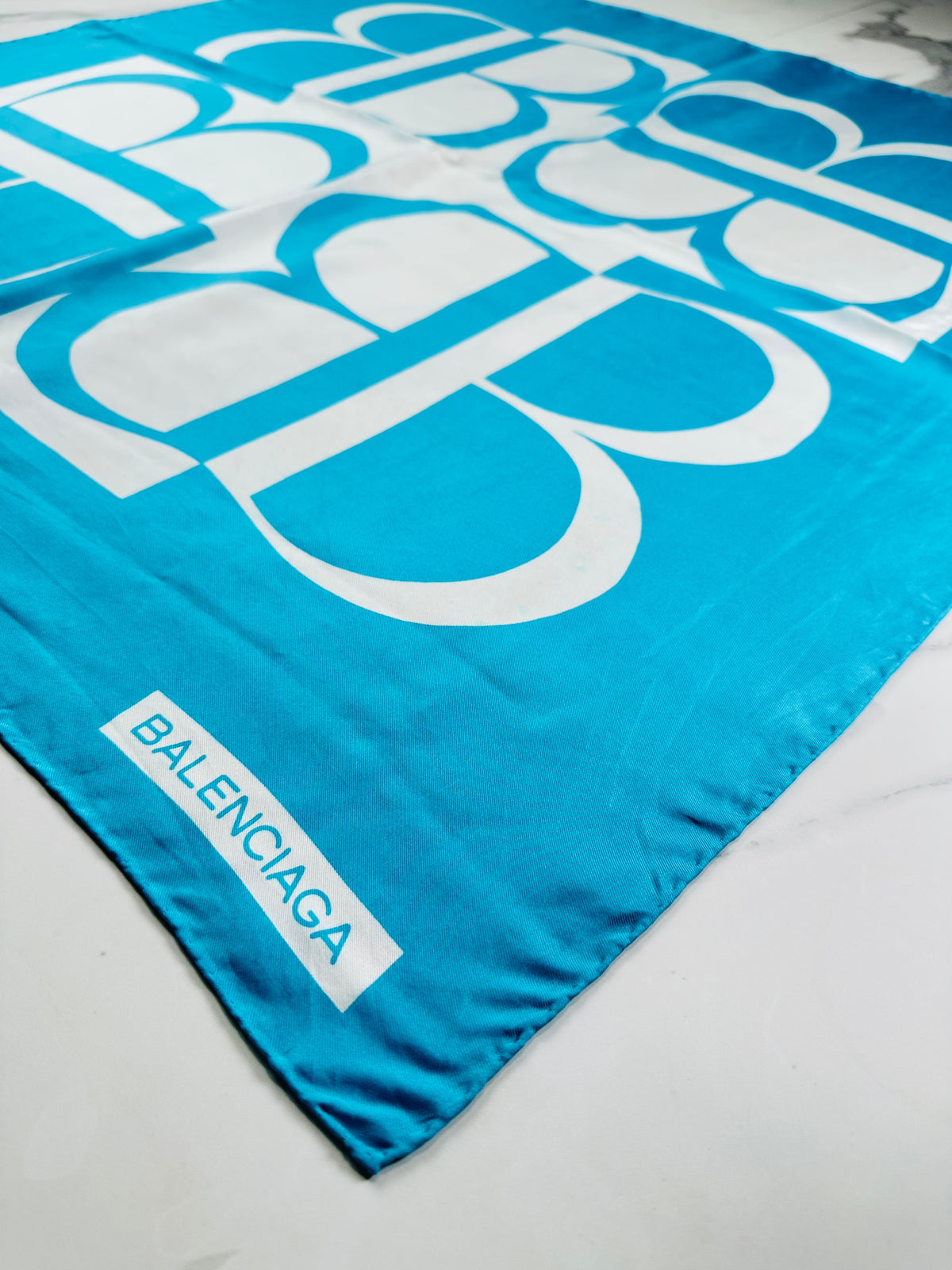 Foulard en soie Balenciaga vintage authentique à motif logo bleu et blanc