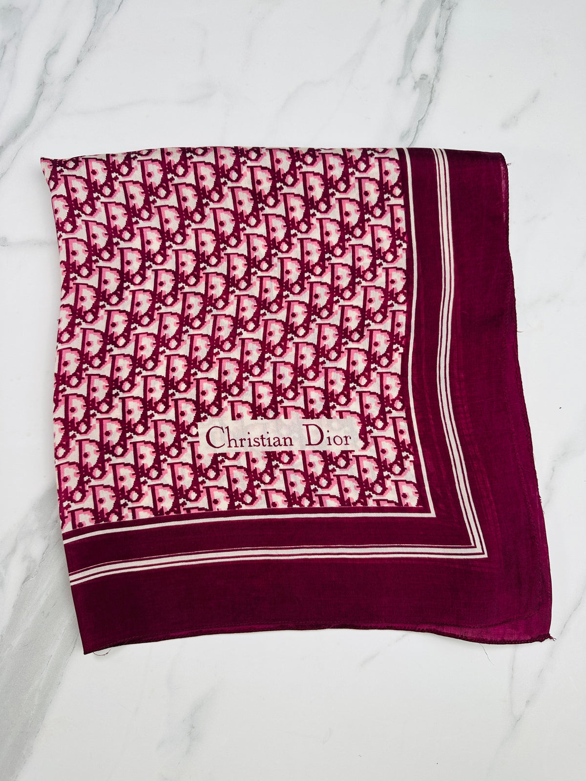 Foulard en soie vintage authentique Christian Dior à motif monogramme bordeaux et ivoire