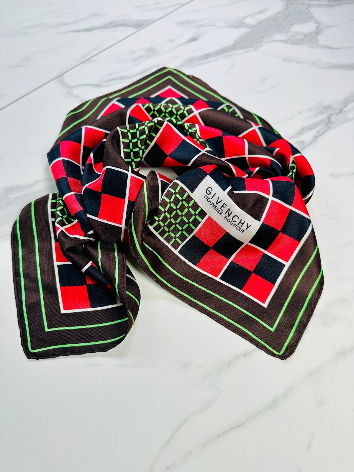 Foulard en soie vintage authentique Givenchy à motif géométrique marron, vert et rouge