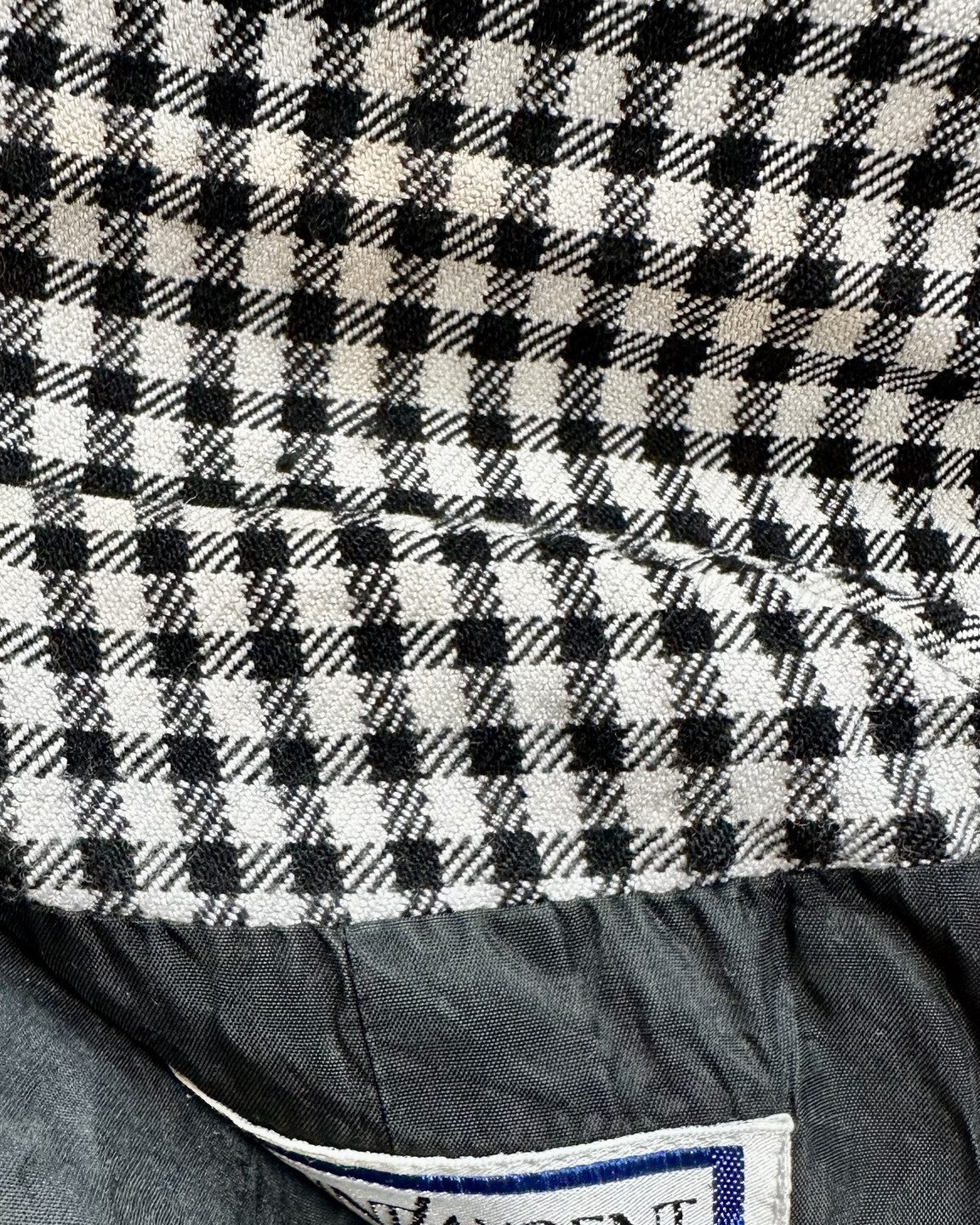 Blazer en laine à carreaux noirs et blancs Yves Saint Laurent vintage