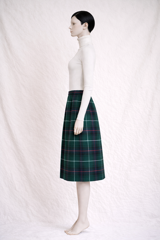 Authentic vintage Burberrys London green tartan wool skirt