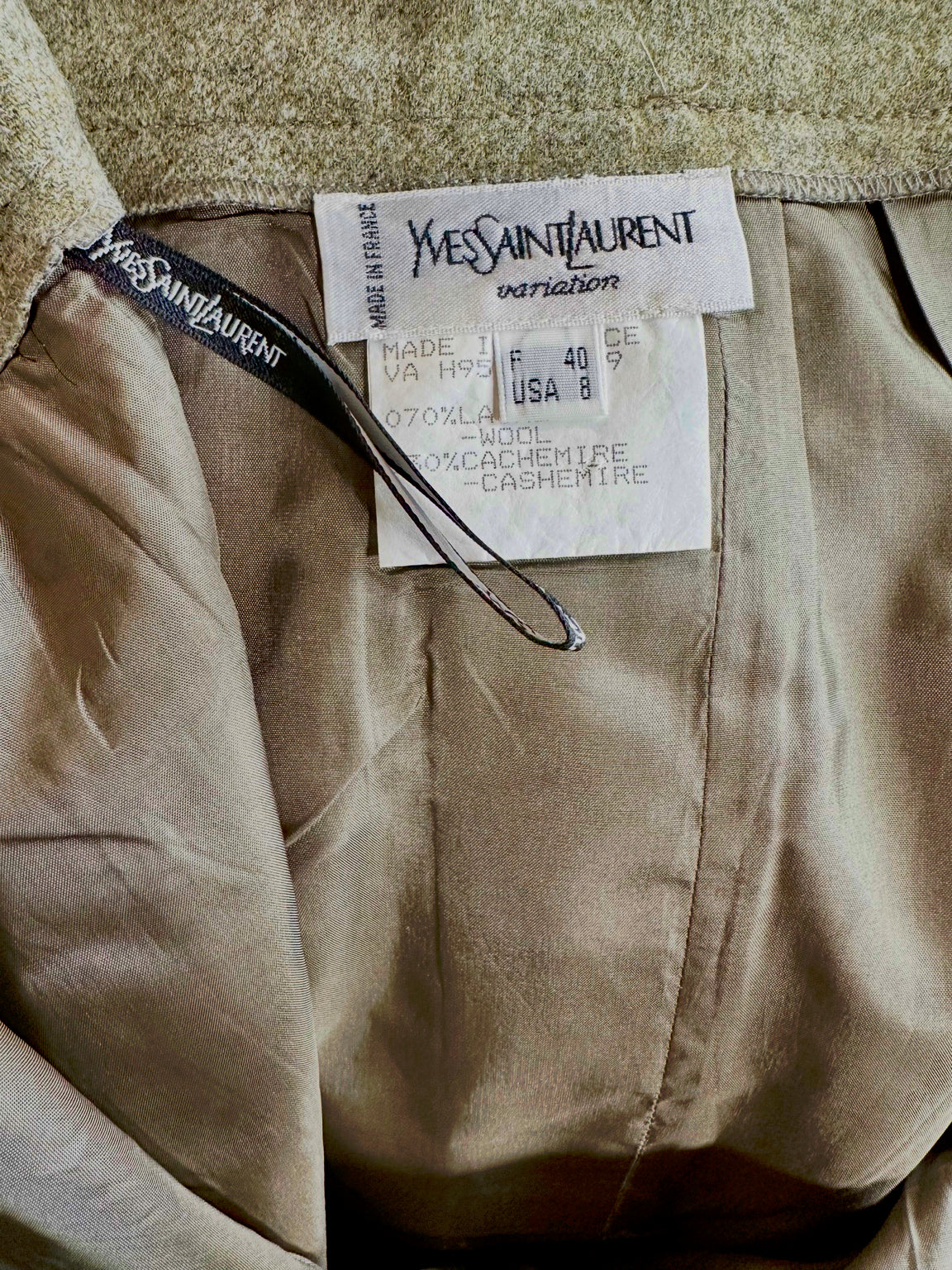 Jupe authentique Yves Saint Laurent Variation en laine et cachemire olive