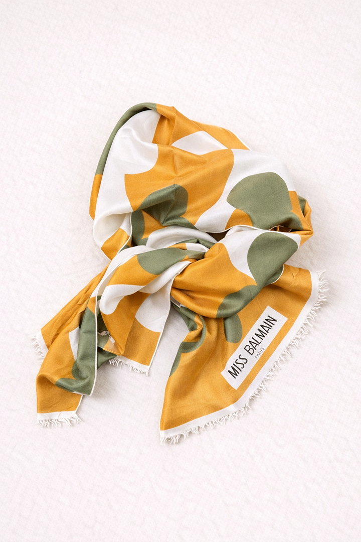 Foulard en soie Miss Balmain vintage