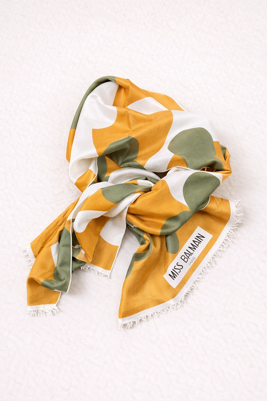 Foulard en soie Miss Balmain vintage