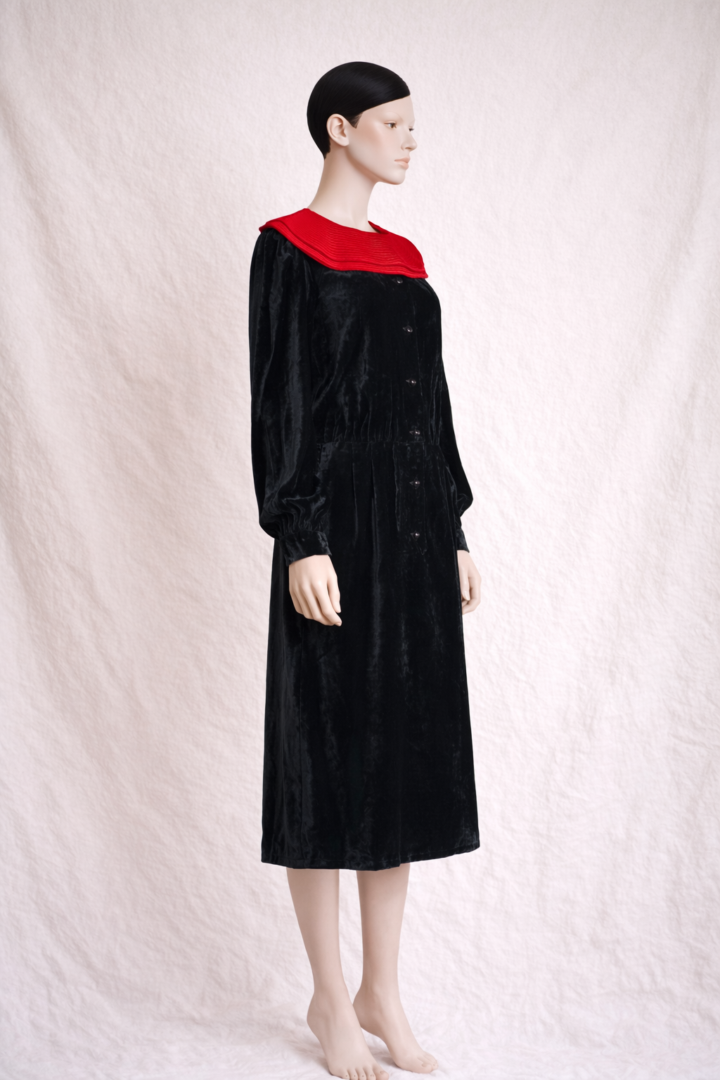 Robe vintage en velours noir et col rouge Valentino Miss V