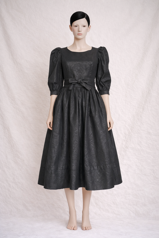 Robe longue Laura Ashley en jacquard noir