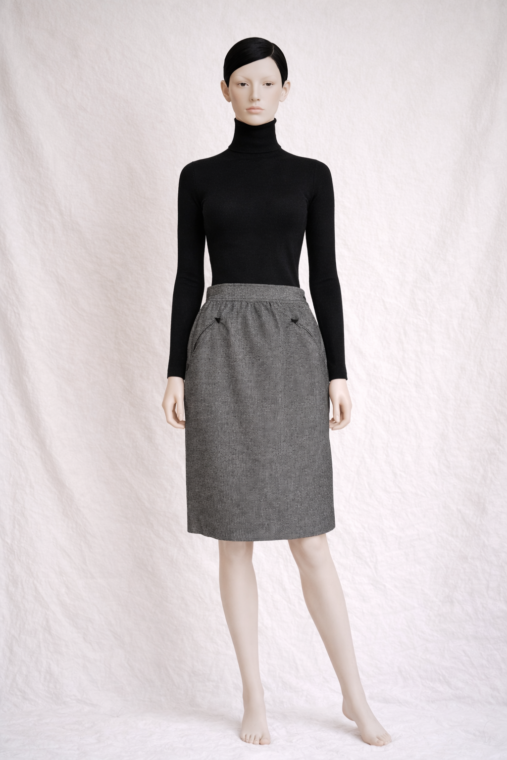 Jupe authentique Yves Saint Laurent Variation en laine à motif pied-de-poule noir et blanc vintage
