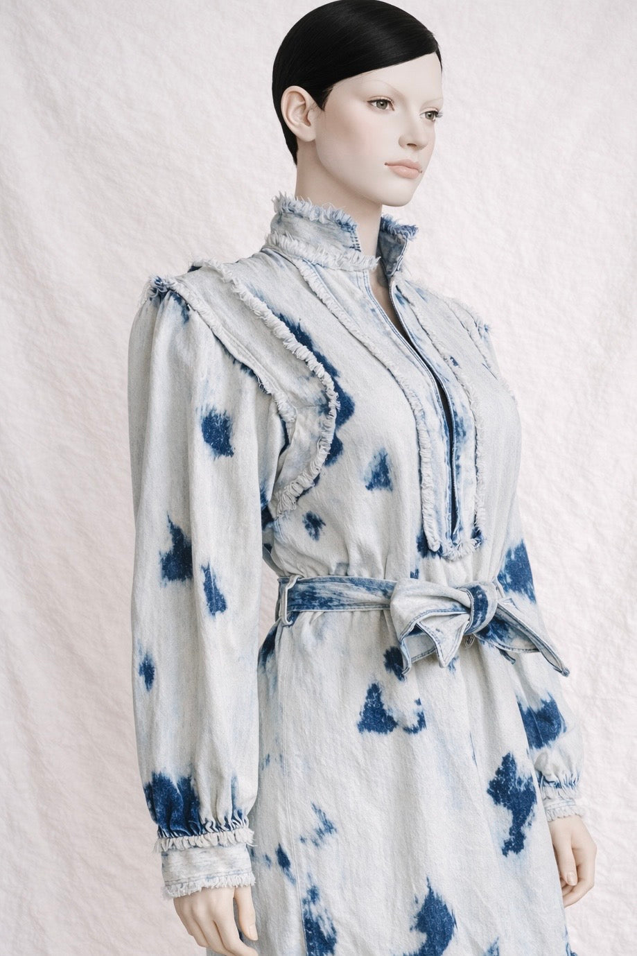 Robe Christian Dior en denim tie-dye bleu ceinturée  authentique
