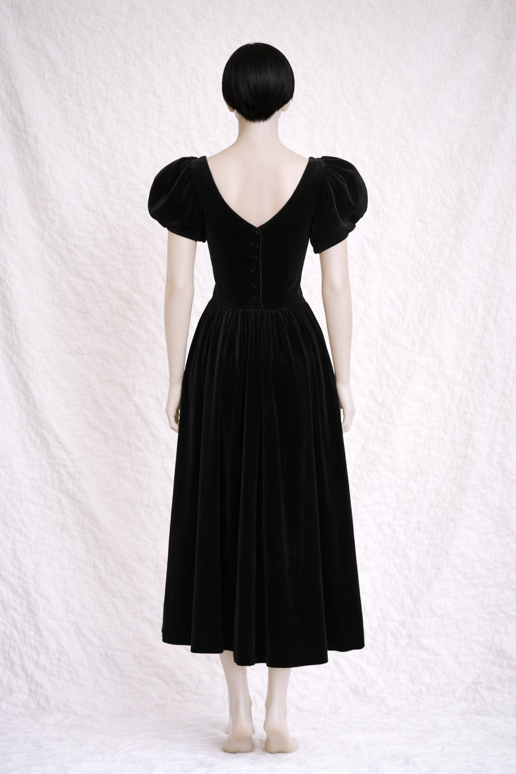 Robe longue vintage en velours noir Laura Ashley