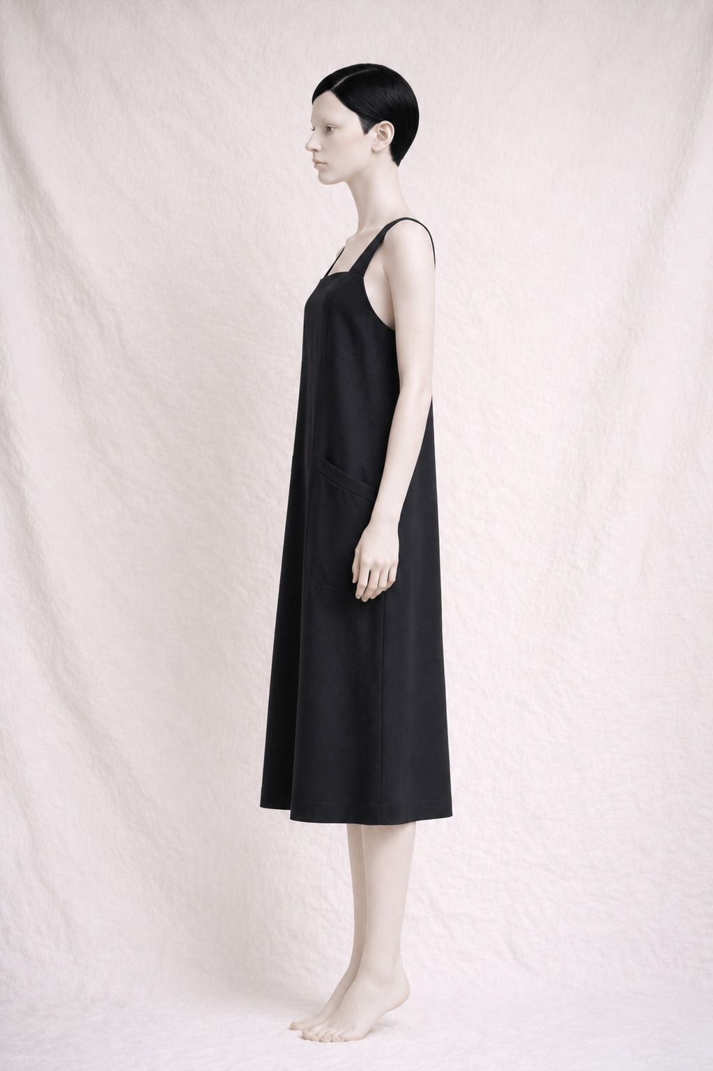 Robe noire à bretelles dos plongeant Cacharel neuve