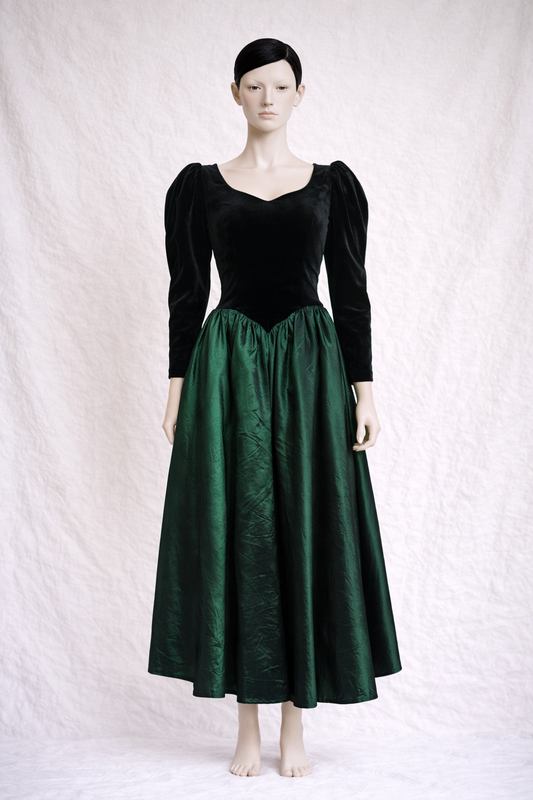 Robe longue  noire et verte Laura Ashley en velours et jupe satinée irisée vintage