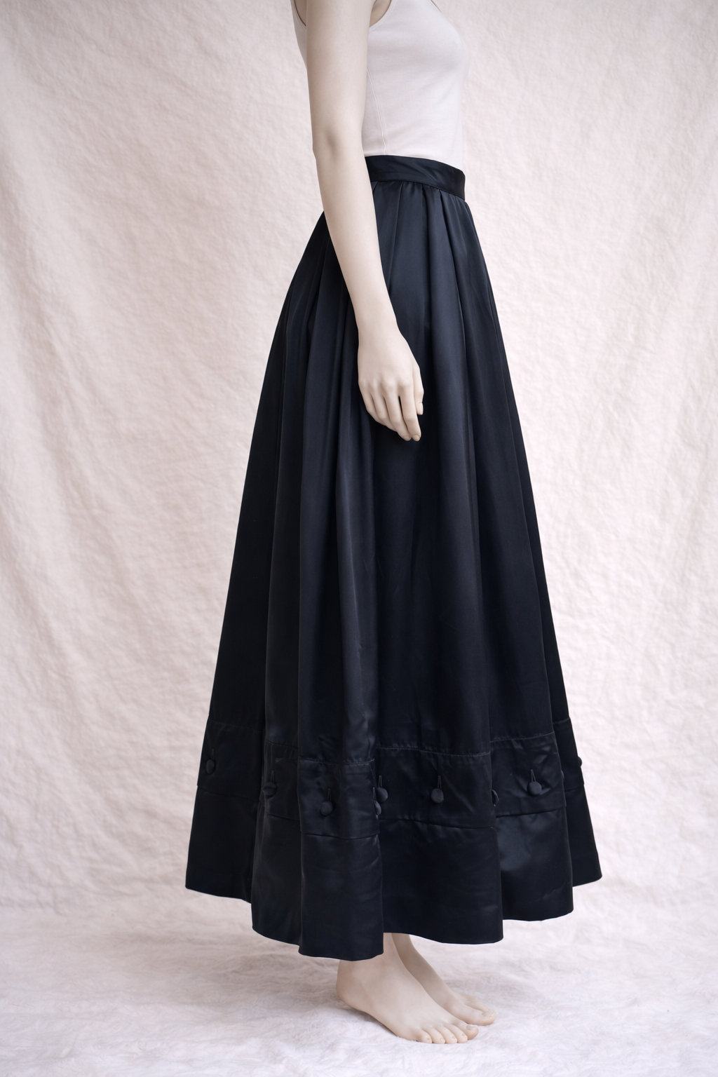 Jupe longue en satin noire Chantal Thomass Paris vintage