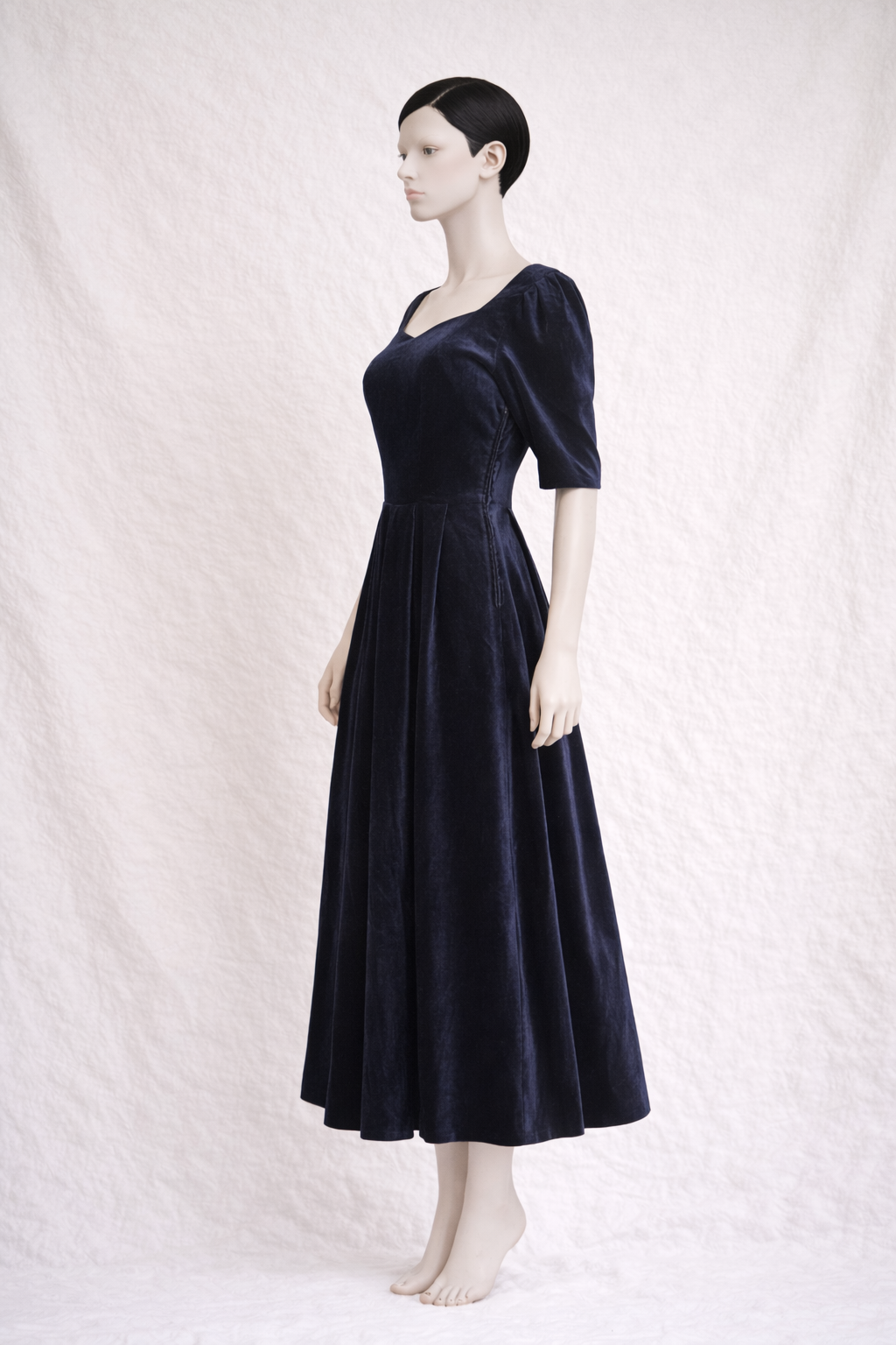 Robe longue en velours Laura Ashley bleu marine vintage