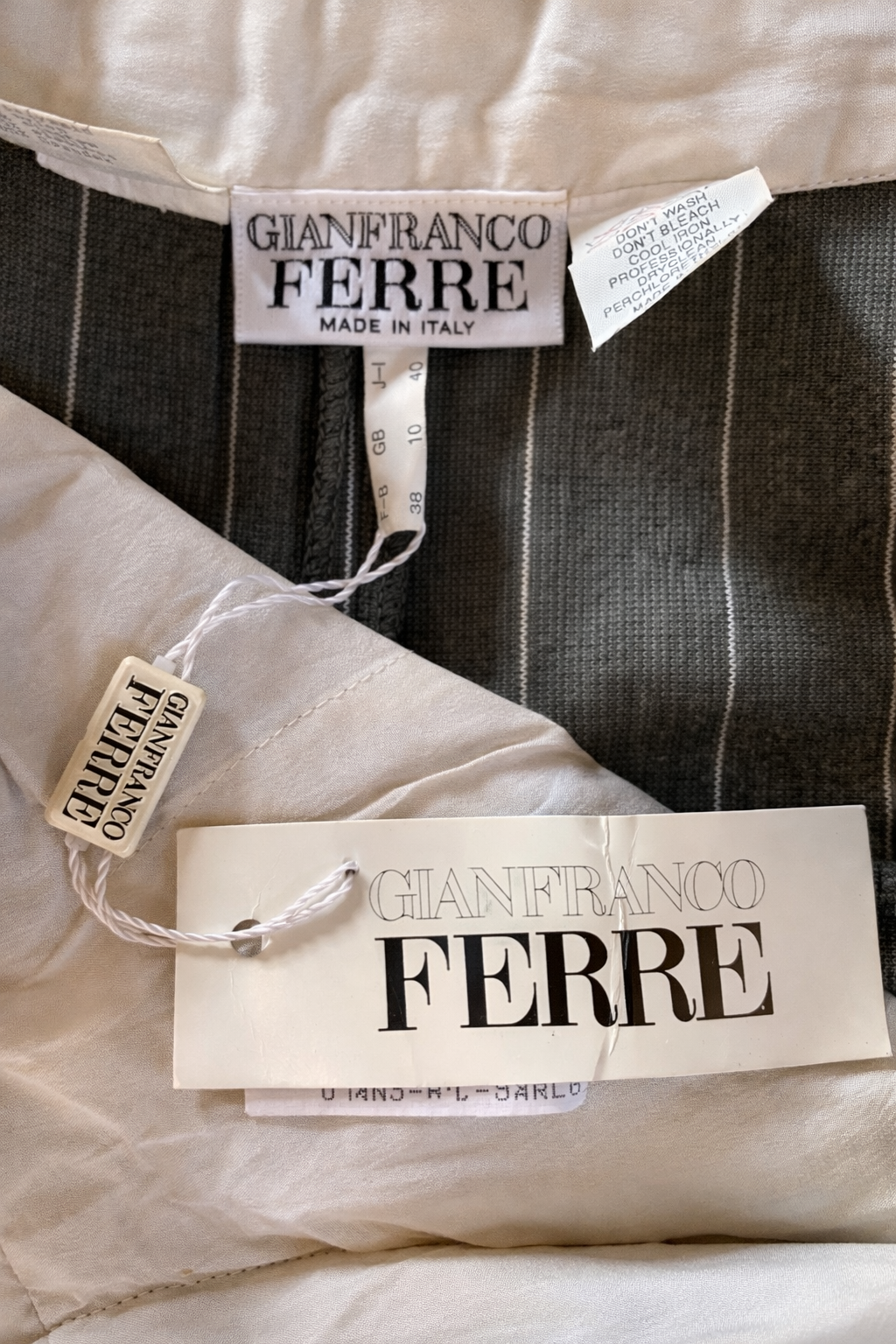 Gianfranco Ferré – Bermuda tailleur en laine à rayures fines vintage neuf