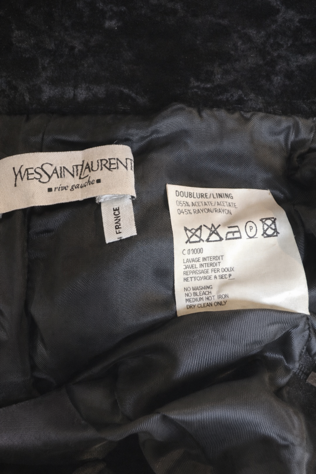 Jupe crayon en velours de soie noir Yves Saint Laurent vintage authentique