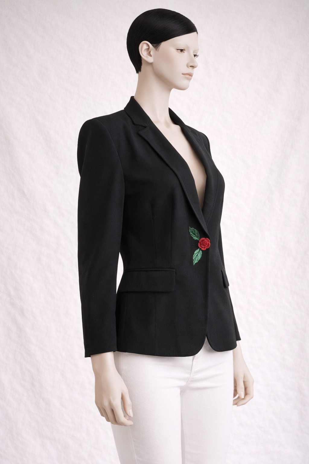 Blazer noir Moschino avec bouton rose