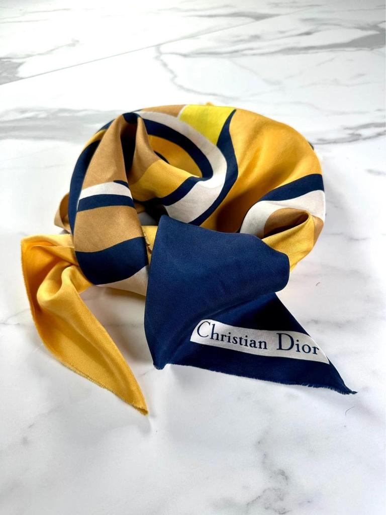 Grand carré en soie jaune et bleu Christian Dior vintage