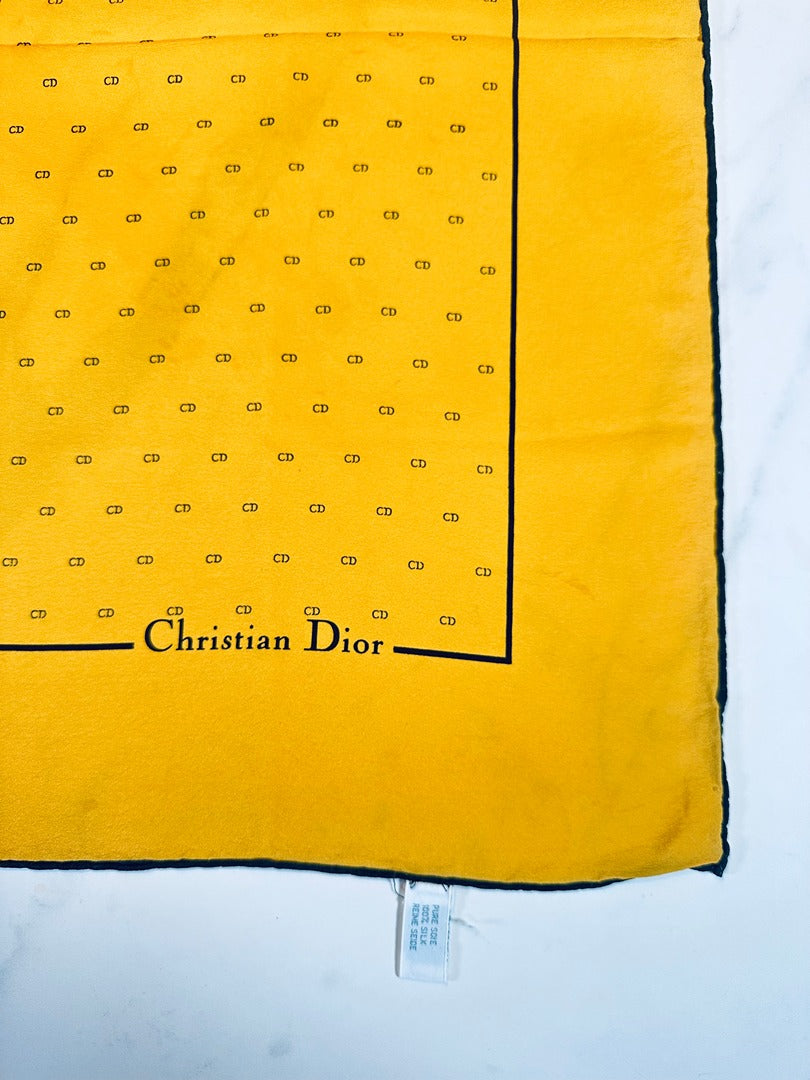 Carré en soie de crêpe Christian Dior vintage