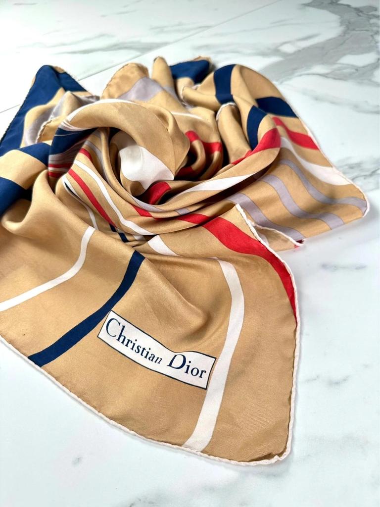 Grand carré en soie doré Christian Dior vintage