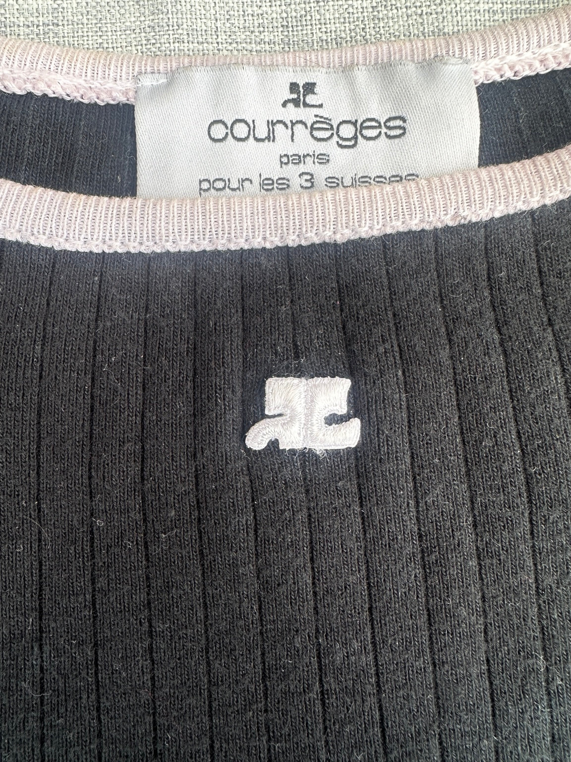 Authentique crop top Courrèges Paris en coton noir côtelé vintage