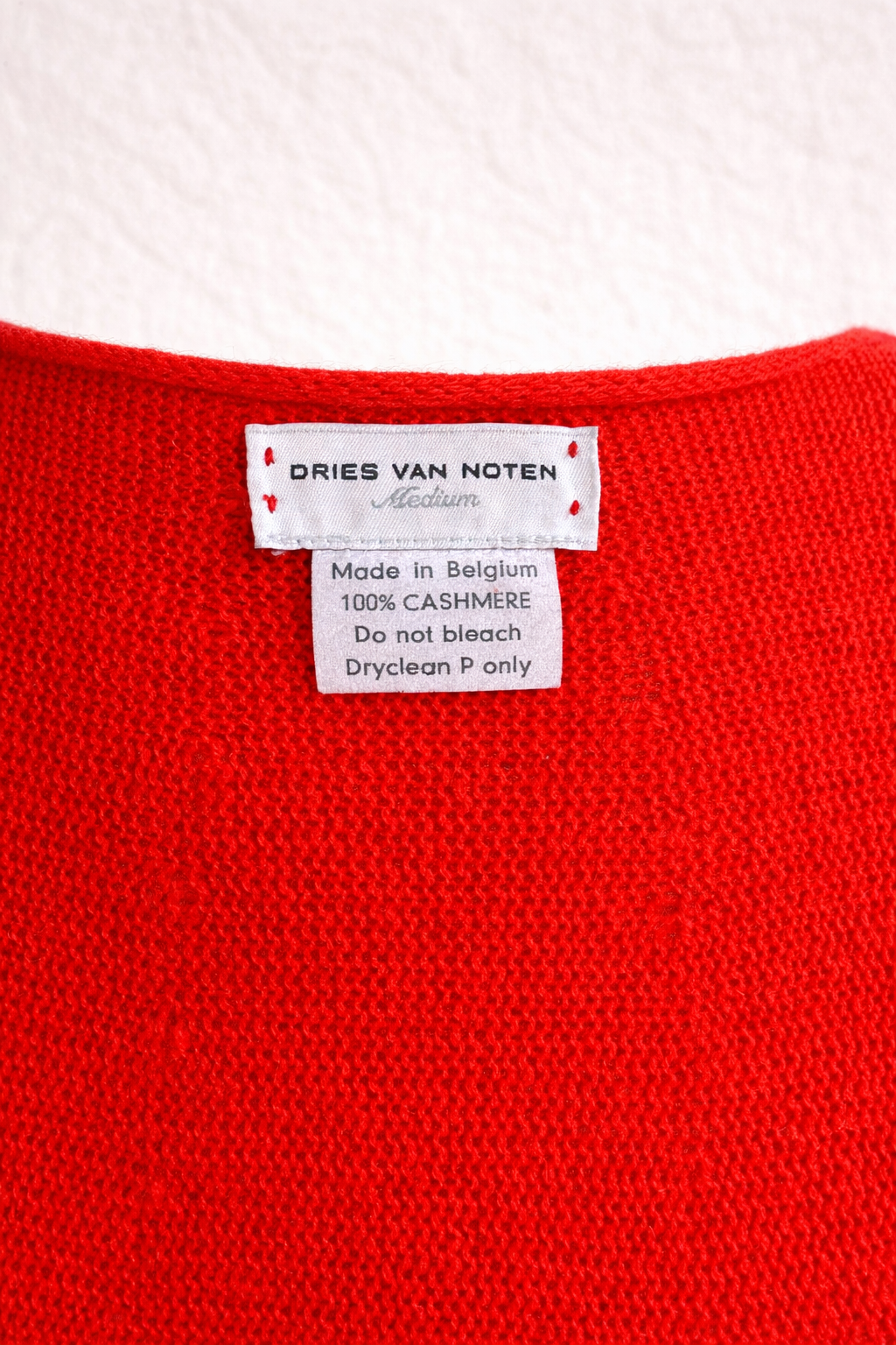 Cardigan en cachemire rouge vif Dries Van Noten 100% cachemire – Made in Belgium