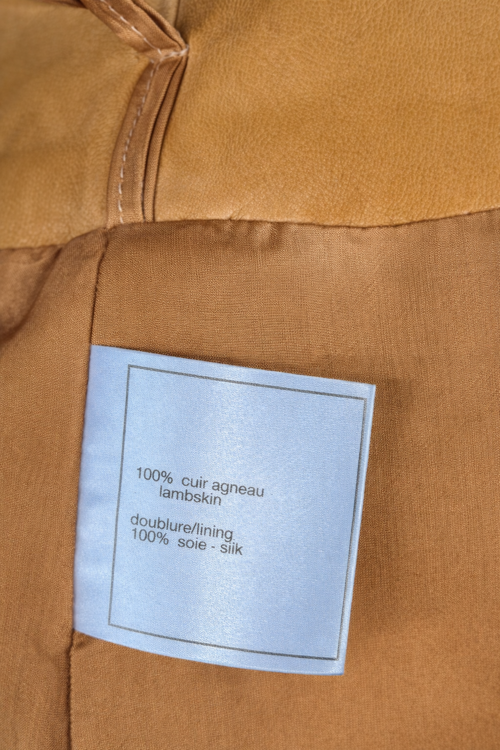 Jupe portefeuille authentique Chanel en cuir d’agneau camel vintage