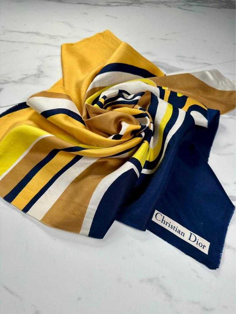 Grand carré en soie jaune et bleu Christian Dior vintage