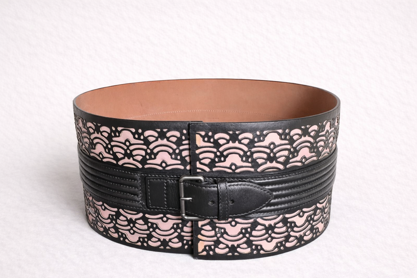 Ceinture large en cuir noir et nude Alaïa Paris