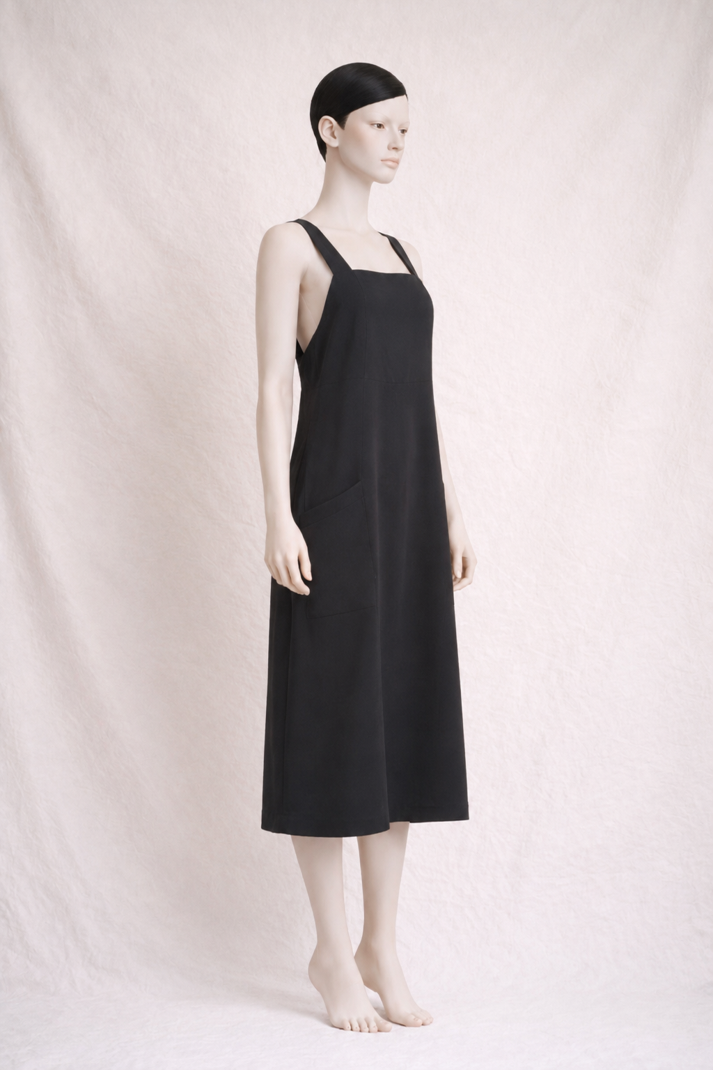 Robe noire à bretelles dos plongeant Cacharel neuve