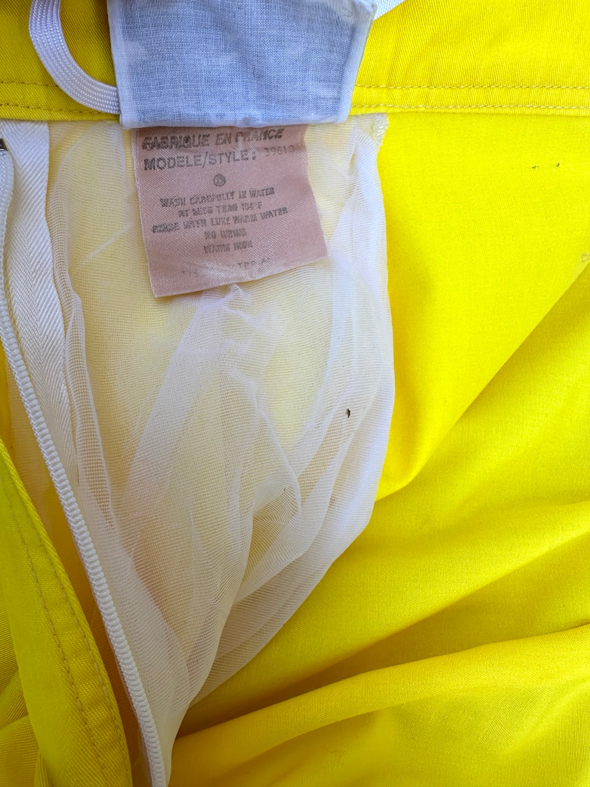 Authentique jupe Courrèges Paris vintage en coton jaune citron