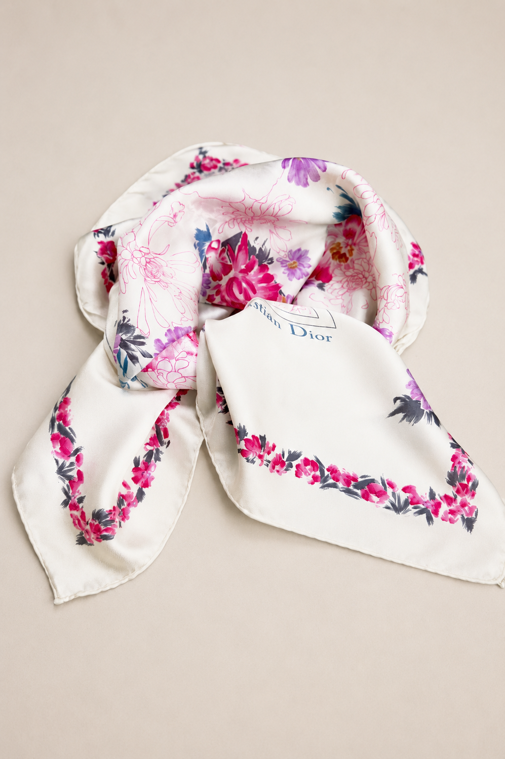 Carré Christian Dior en soie motif floral rose vintage authentique