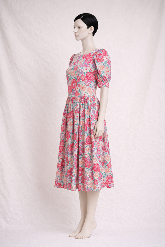 Robe d'été longue Laura Ashley Great Britain en coton floral vintage