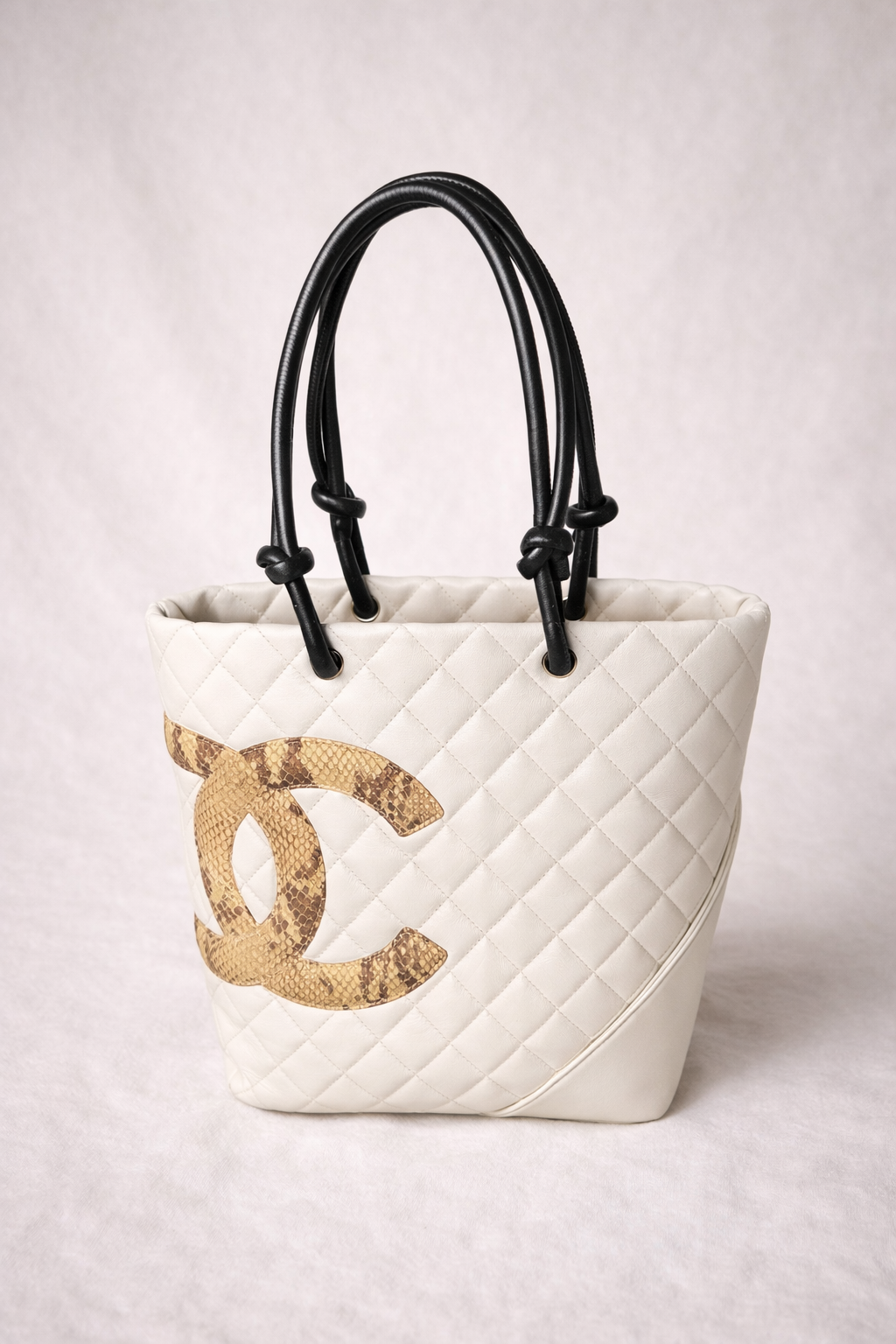 Sac à main Chanel Cambon authentique en cuir matelassé blanc cassé