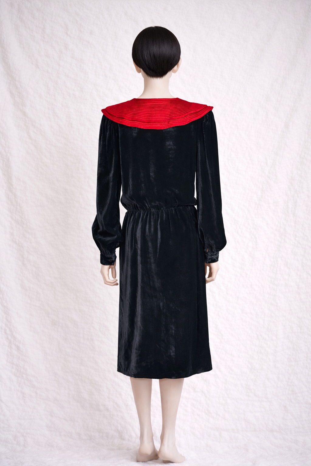 Robe vintage en velours noir et col rouge Valentino Miss V
