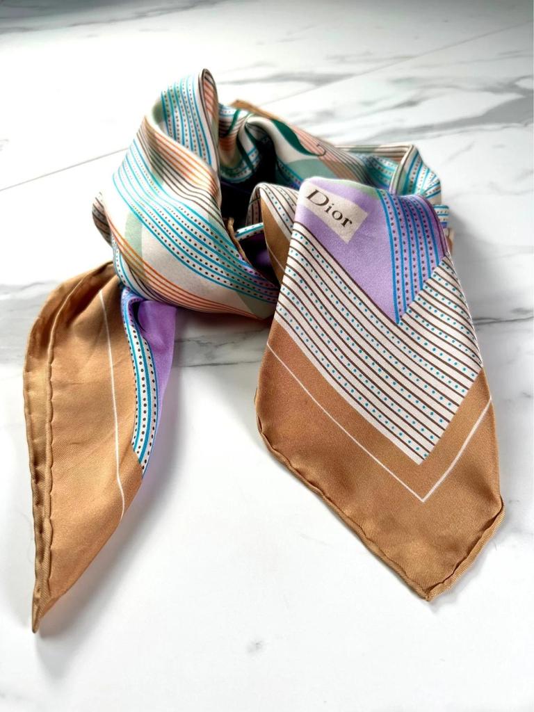 Grand carré en soie bronze lilas Christian Dior vintage