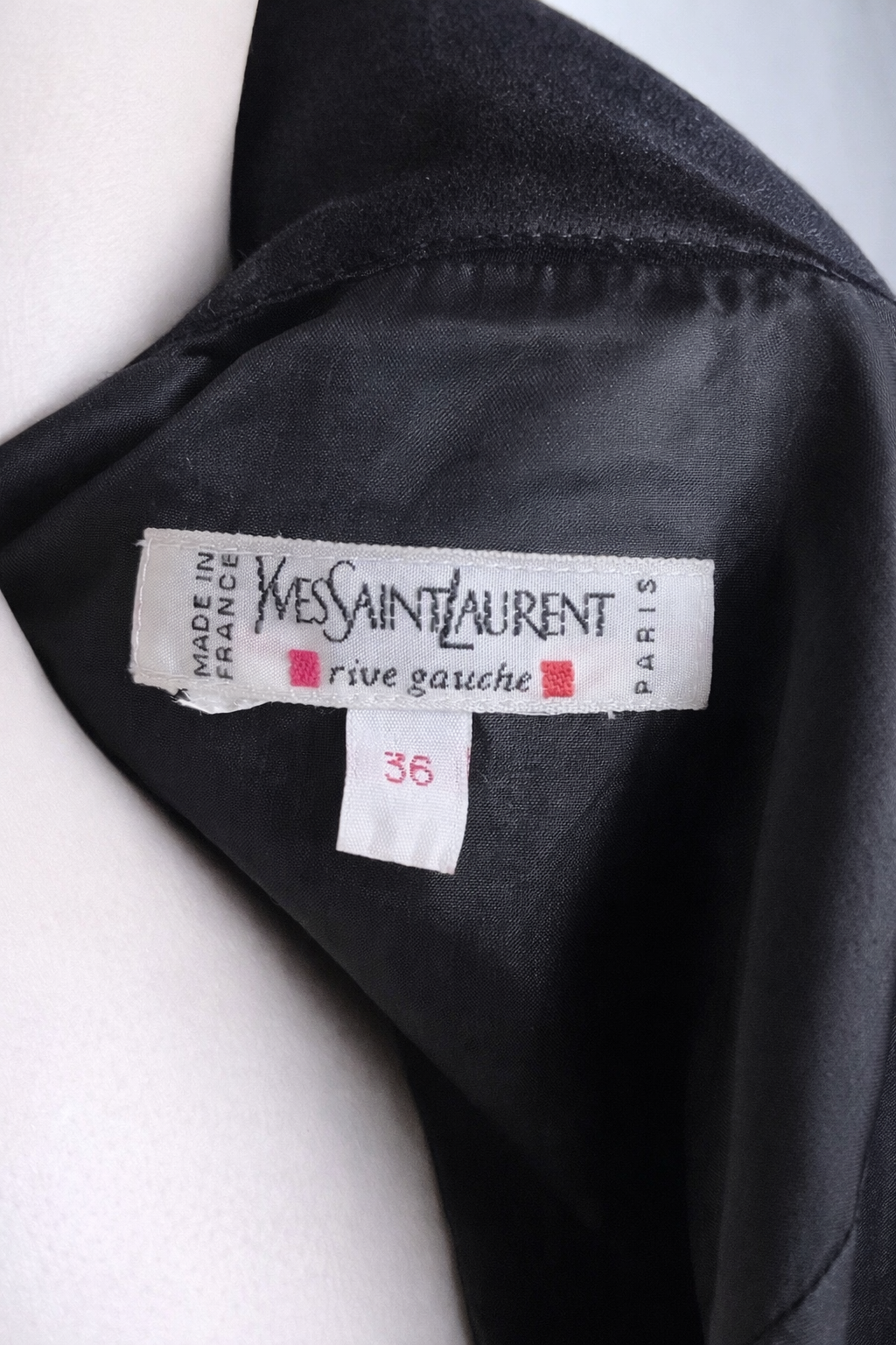 Jupe en soie satinée noir Yves Saint Laurent