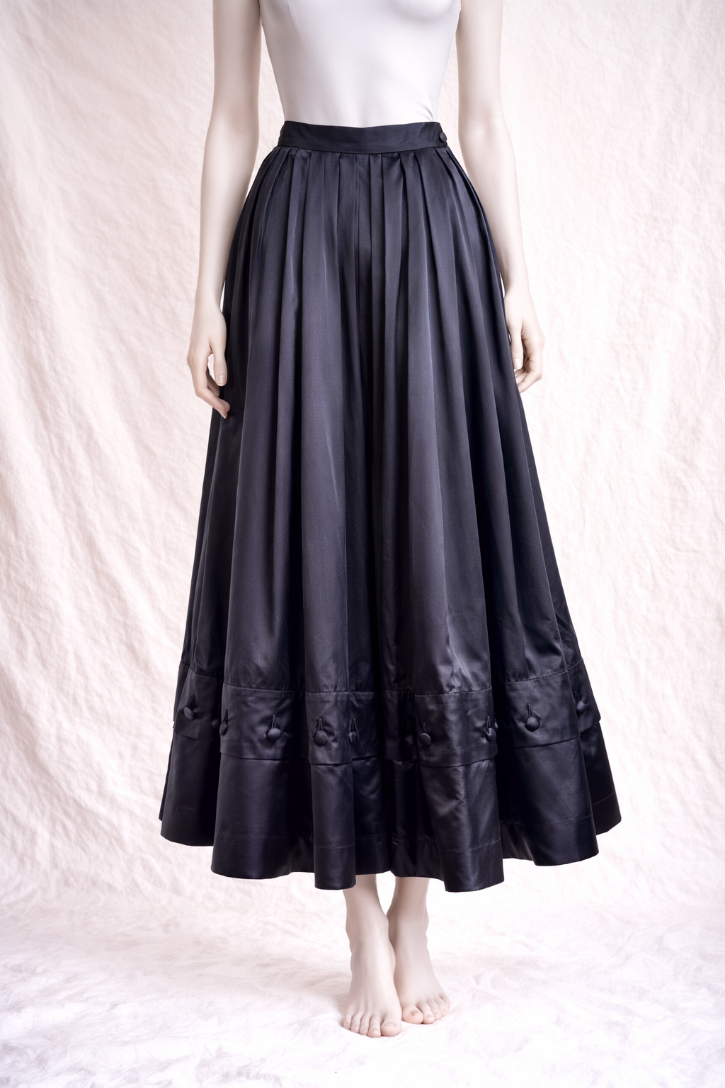Jupe longue en satin noire Chantal Thomass Paris vintage
