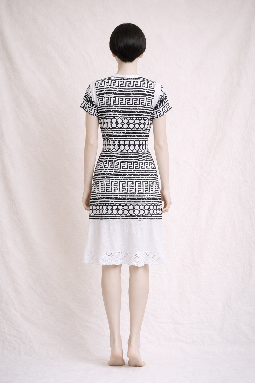 Authentique robe Yves Saint Laurent Beachwear en coton léger noir et blanc vintage