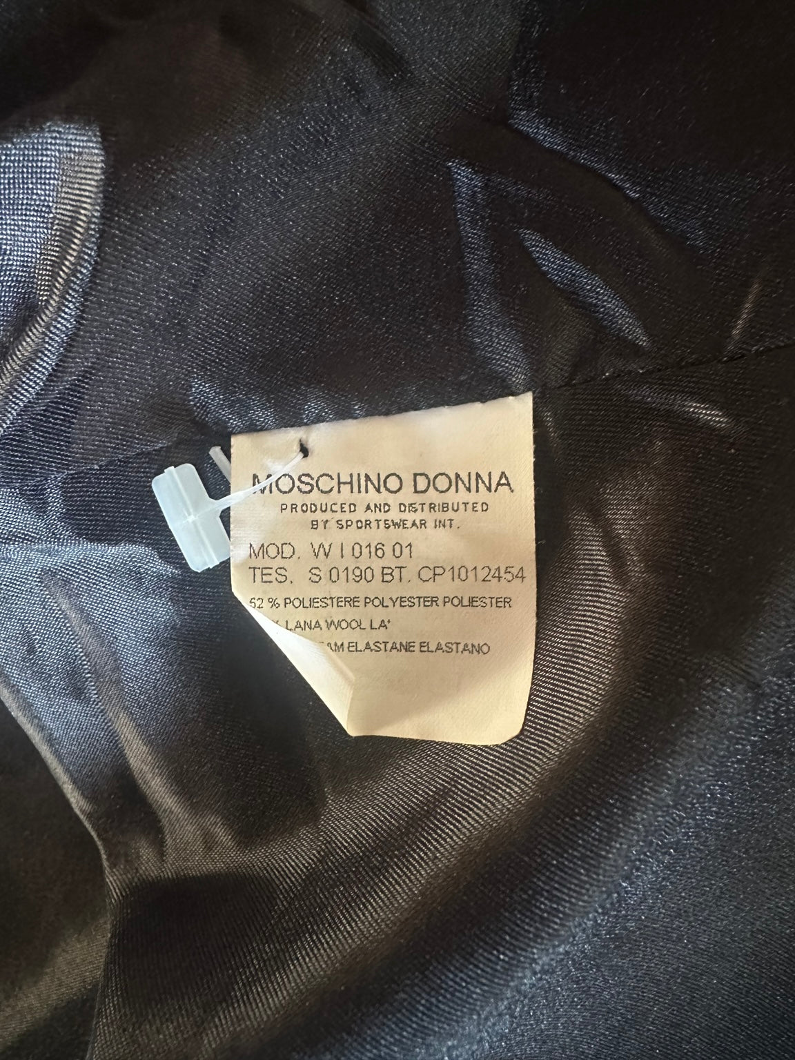 Blazer noir Moschino avec bouton rose