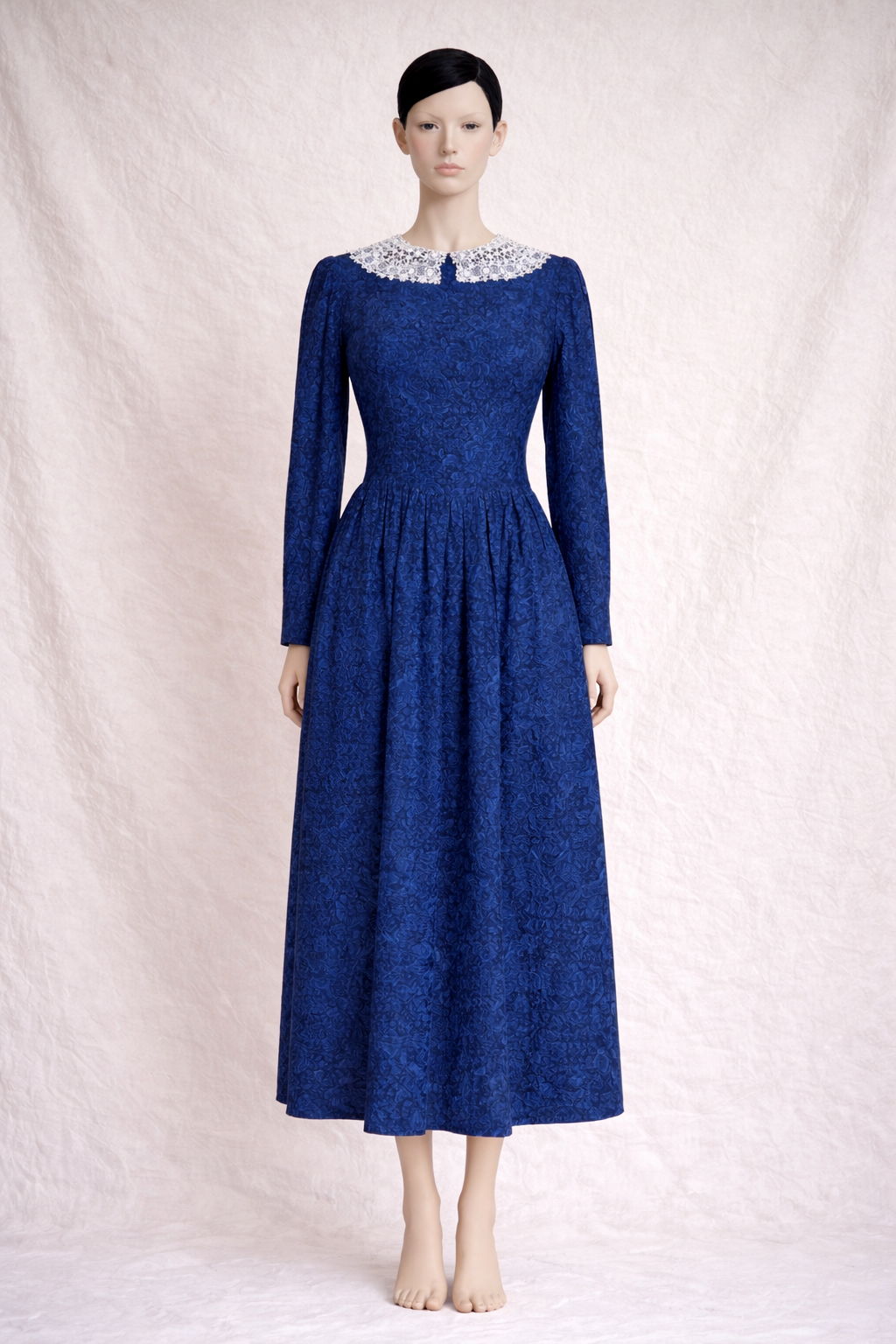 Robe en velours côtelé bleu  Laura Ashley à col dentelle vintage