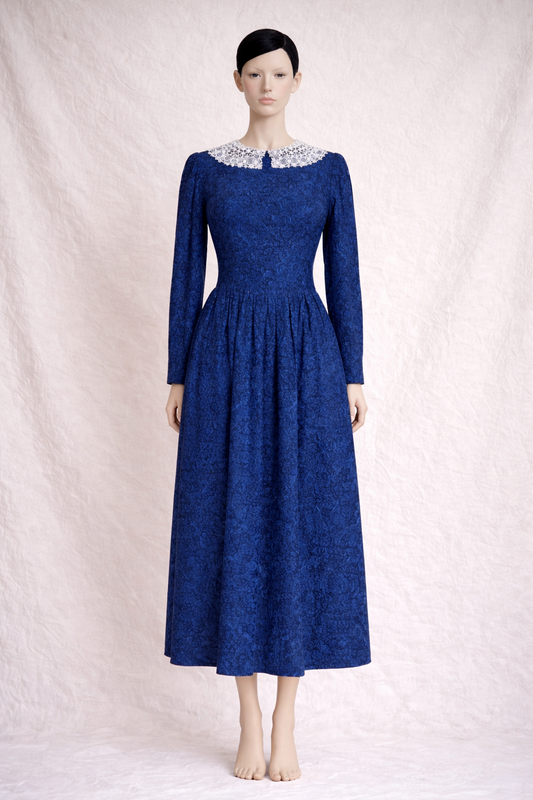 Robe en velours côtelé bleu  Laura Ashley à col dentelle vintage