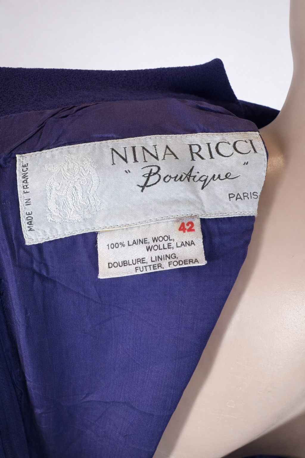 Robe authentique Nina Ricci Boutique en laine violette profonde vintage